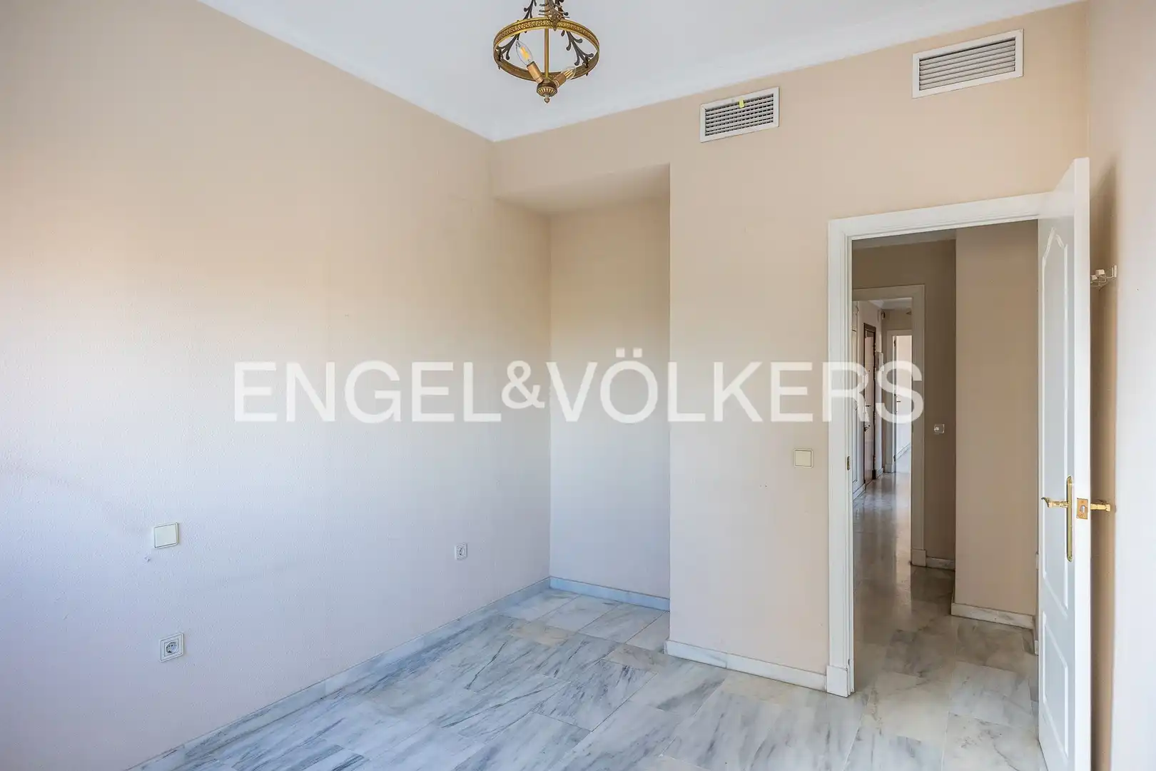Flat for sale in Sevilla  with Air Conditioner, Heating and Terrace
