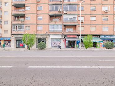 Local comercial en venda a Avenida Avenida Madrid