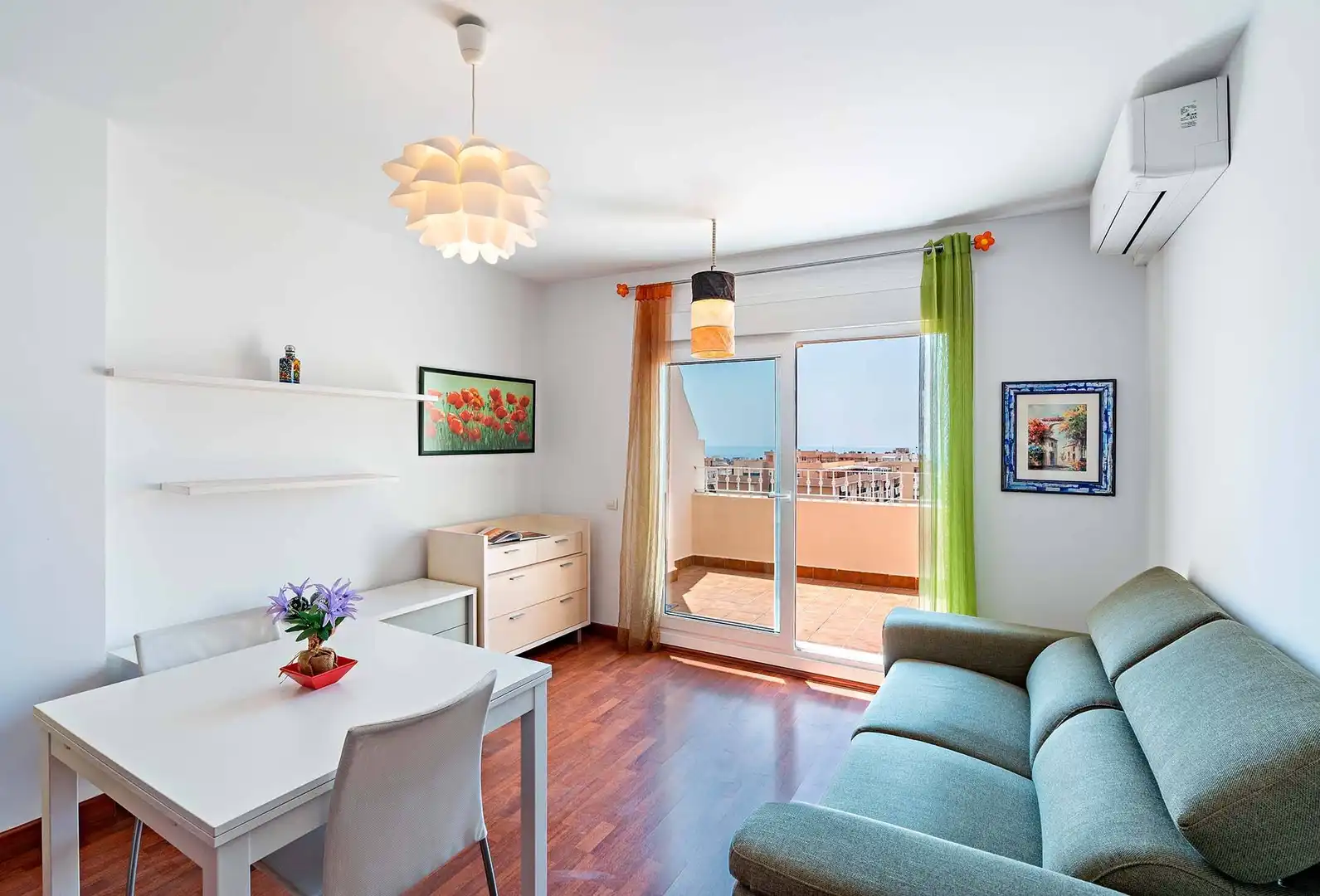 Sala d'estar de Àtic en venda en Roquetas de Mar amb Aire condicionat, Parquet i Terrassa
