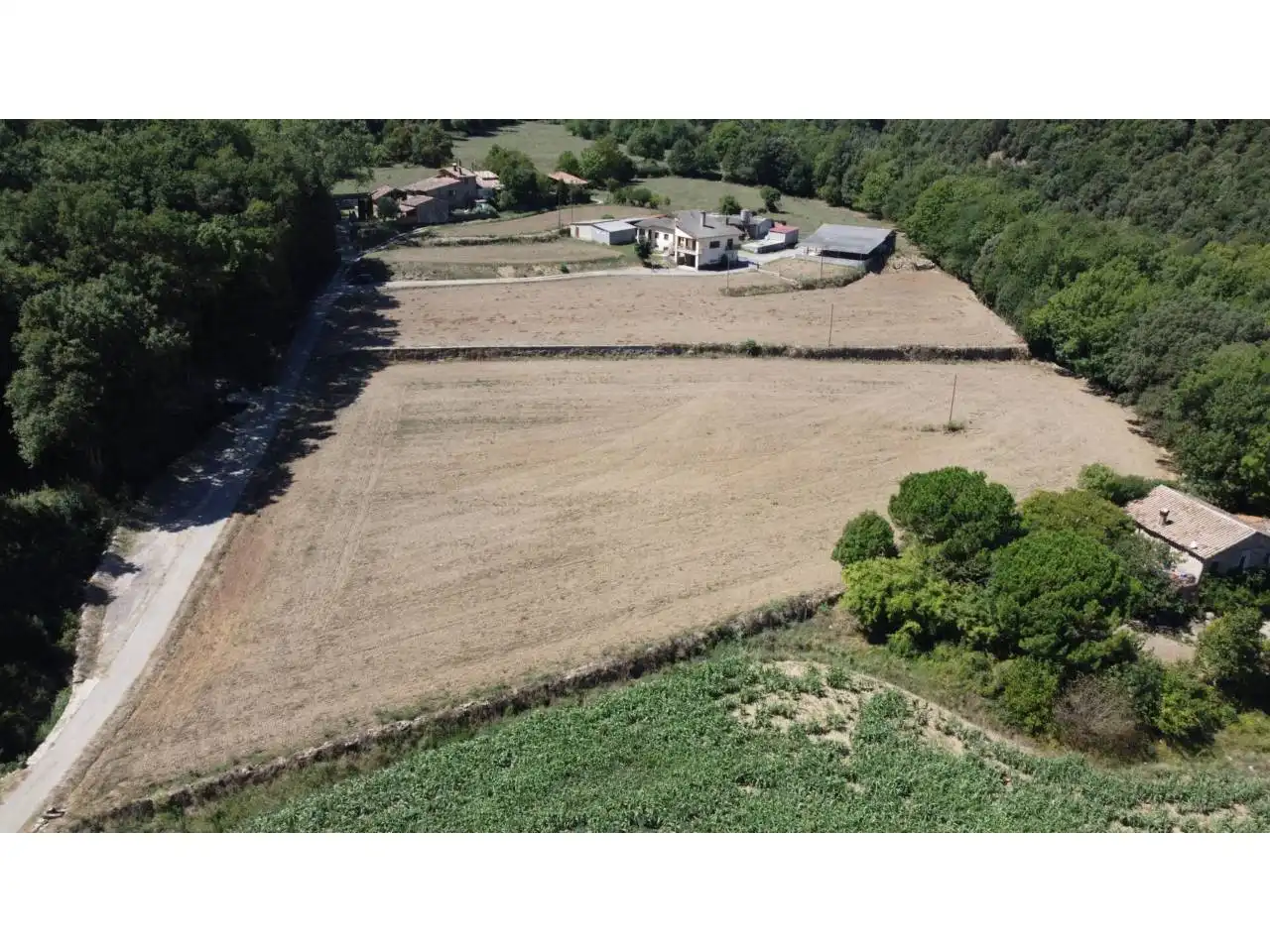 Finca rústica en venda en La Vall d'en Bas amb Calefacció, Jardí privat i Terrassa