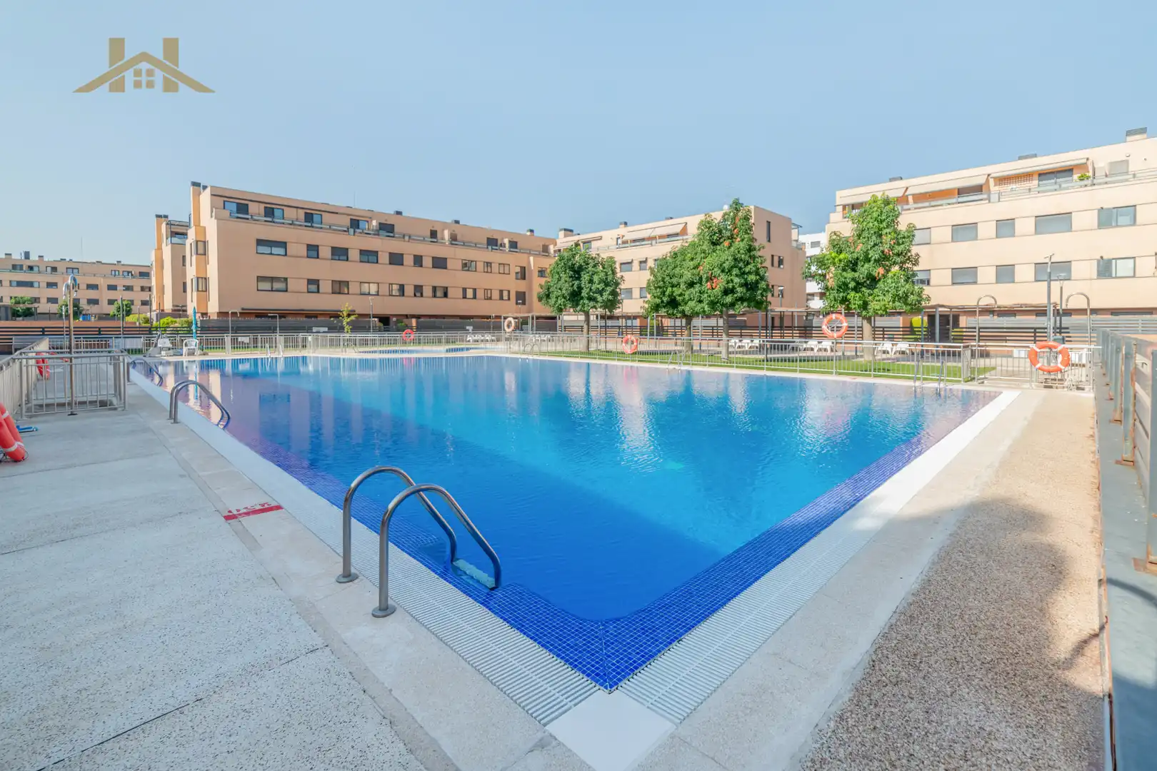 Swimming pool of Flat for sale in Pinto  with Air Conditioner, Heating and Terrace