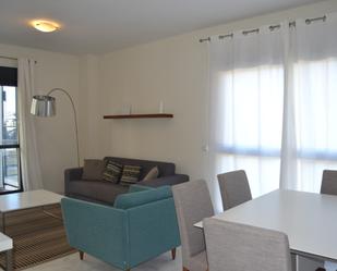 Sala d'estar de Apartament de lloguer en Estepona amb Aire condicionat i Piscina comunitària