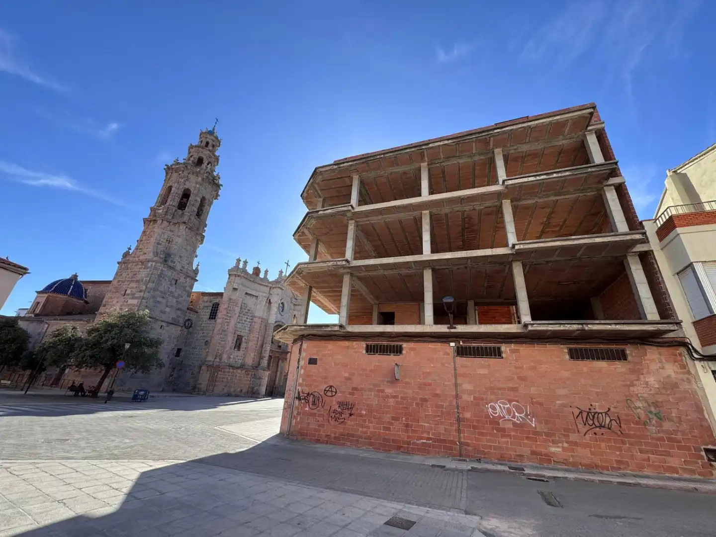 Vista exterior de Edifici en venda en La Vall d'Uixó
