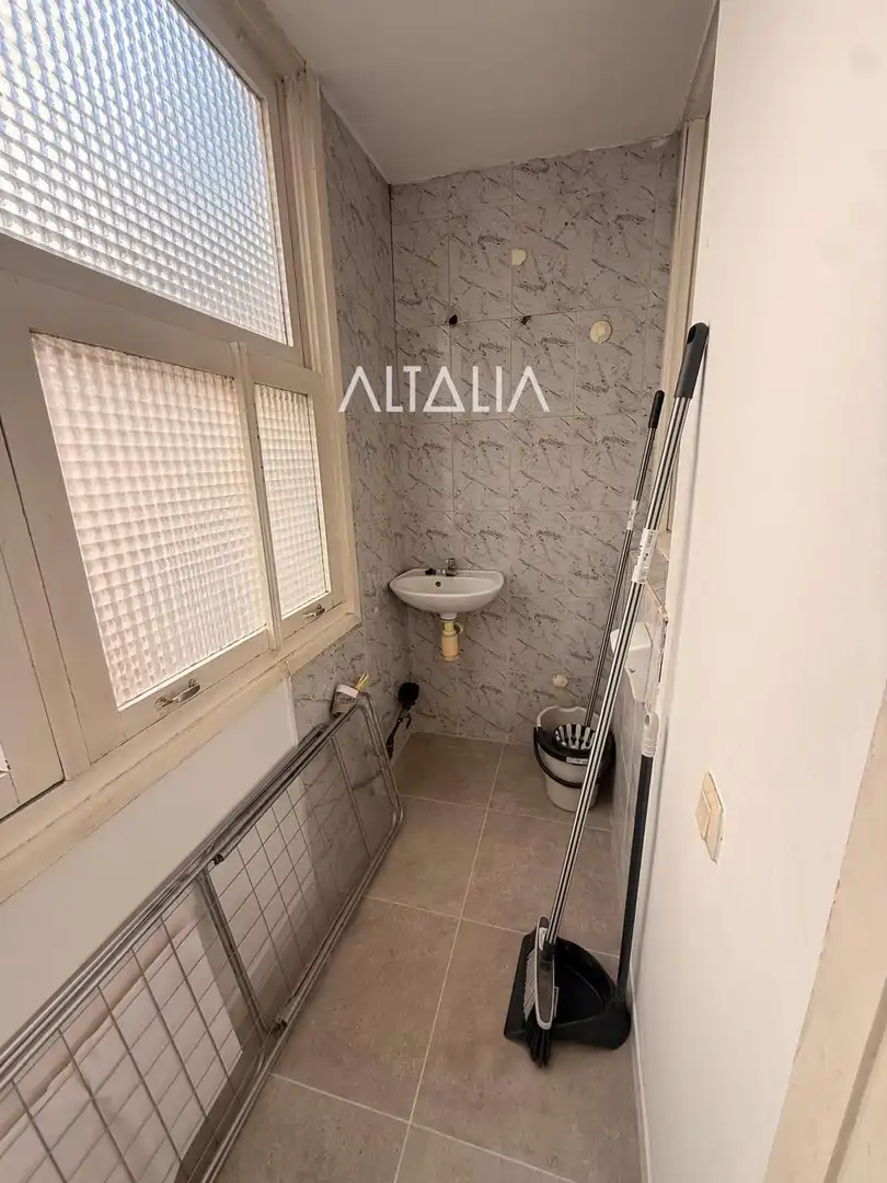 Bathroom of Flat for rent in Cuenca  with Heating, Terrace and Storage room