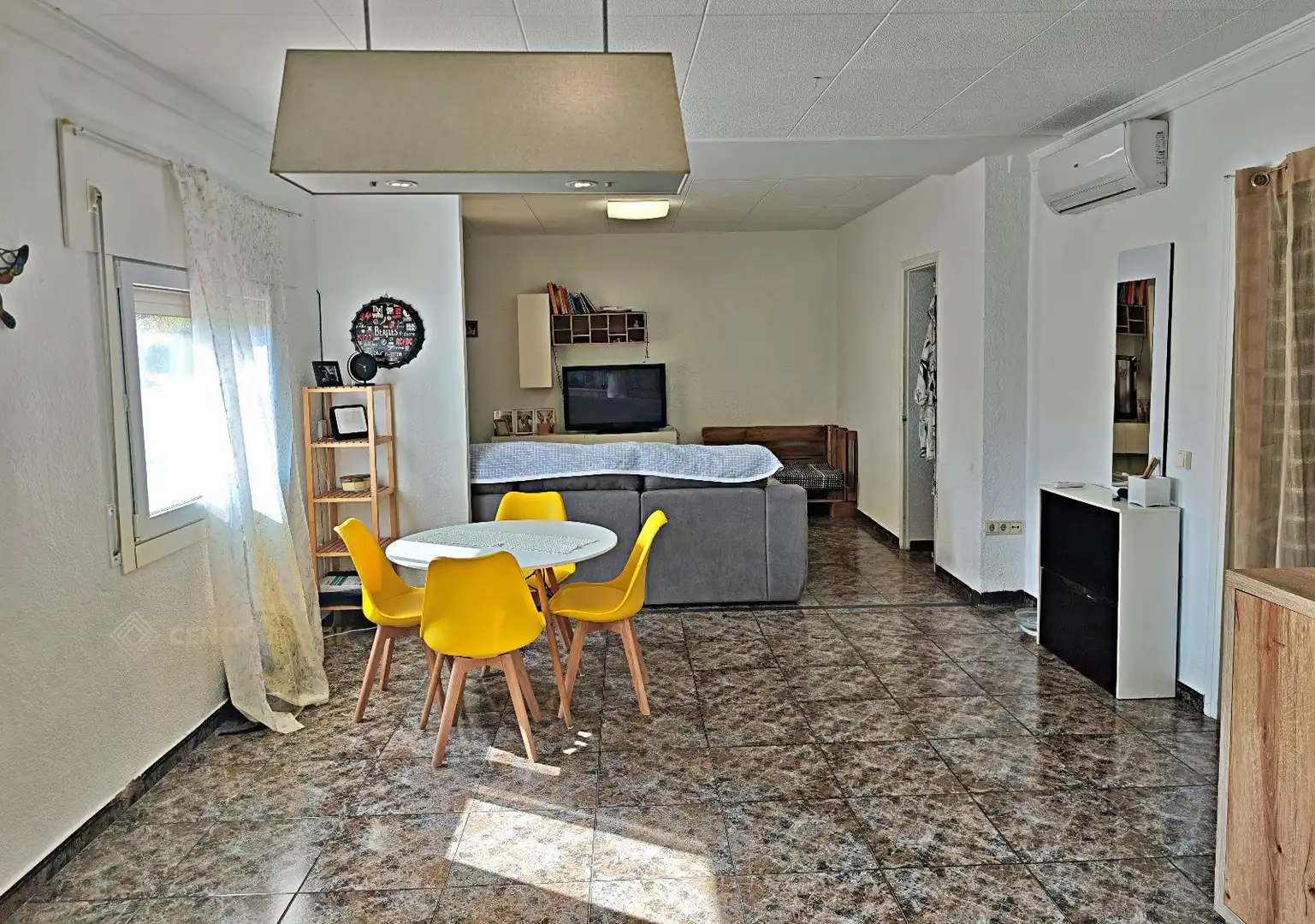 Sala d'estar de Casa o xalet en venda en Pacs del Penedès amb Calefacció, Terrassa i Traster