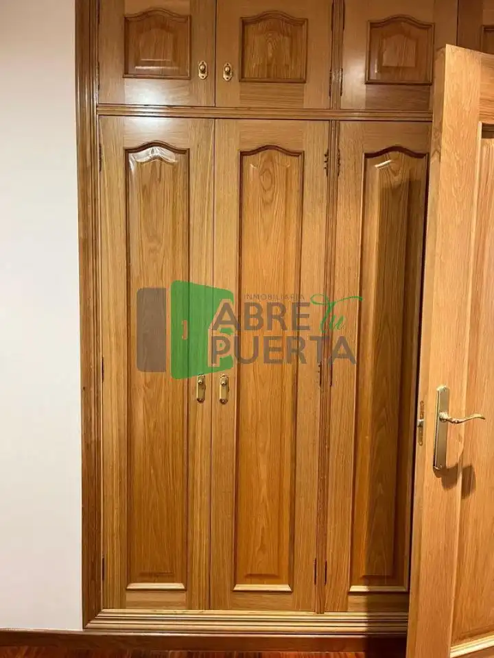 Vista exterior de Pis de lloguer en Ourense Capital  amb Calefacció, Parquet i Moblat