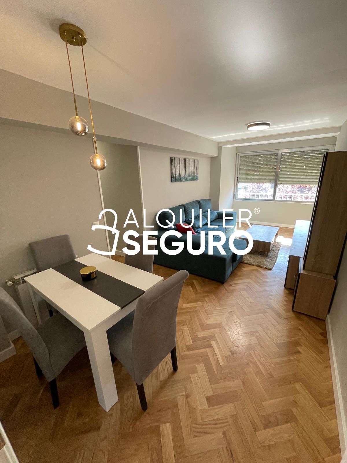 Sala d'estar de Pis de lloguer en Móstoles amb Calefacció i Moblat