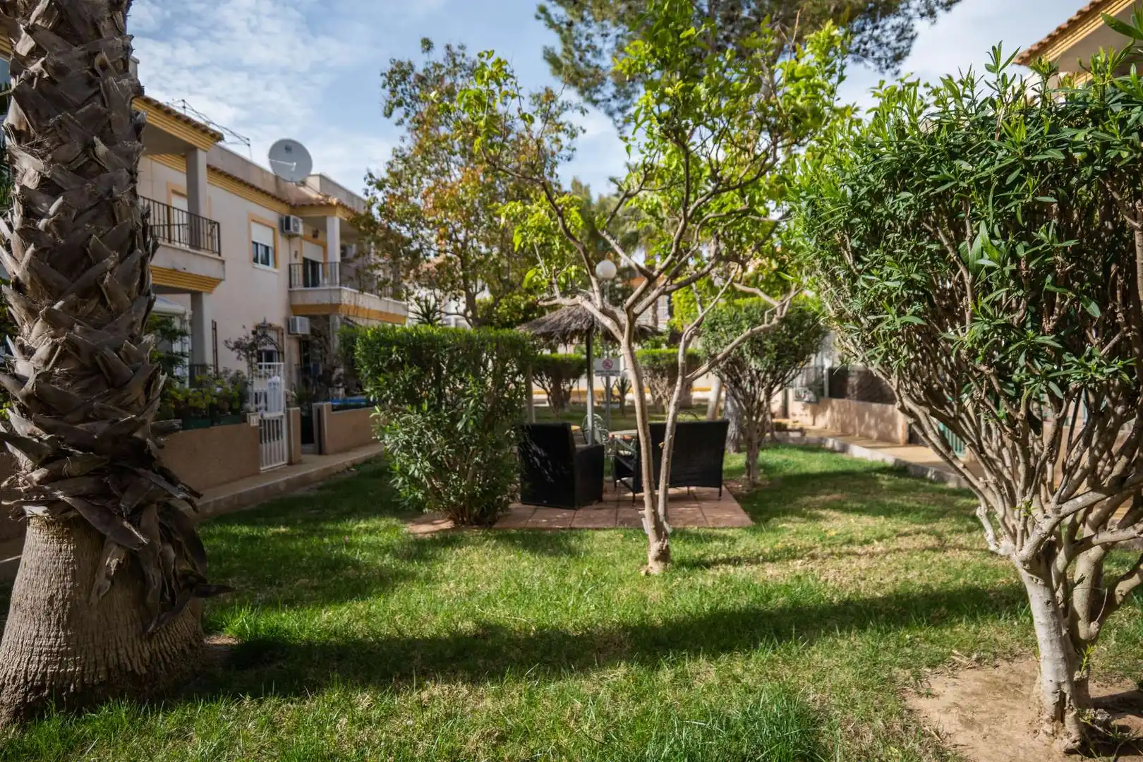 Garten von Einfamilien-Reihenhaus zum Verkauf in Orihuela mit Klimaanlage, Heizung und Terrasse