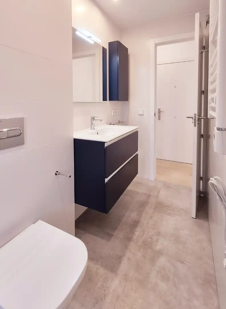 Bathroom of Flat for rent in Madrid  with Heating, Storage room and Oven