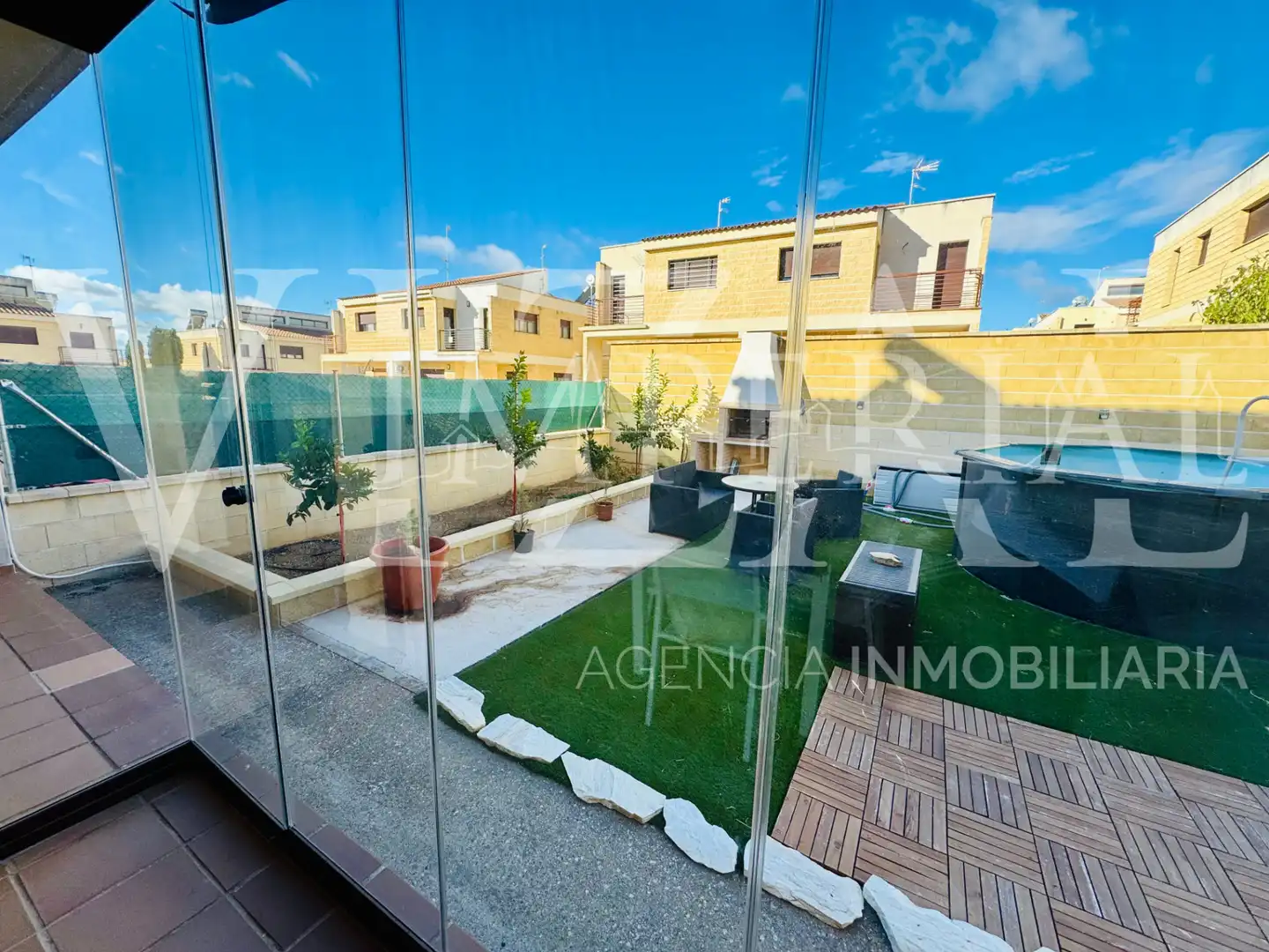 Terrassa de Casa adosada en venda en Noez amb Aire condicionat, Calefacció i Jardí privat
