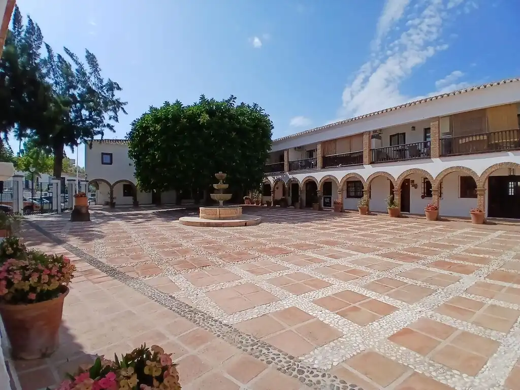 Außenansicht von Einfamilien-Reihenhaus zum Verkauf in Fuengirola mit Klimaanlage, Terrasse und Möbliert