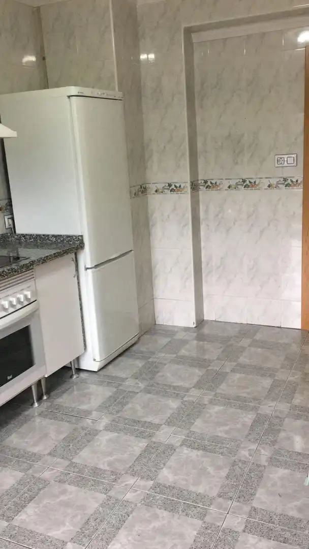 Cuina de Pis en venda en Ponferrada amb Calefacció, Terrassa i Traster