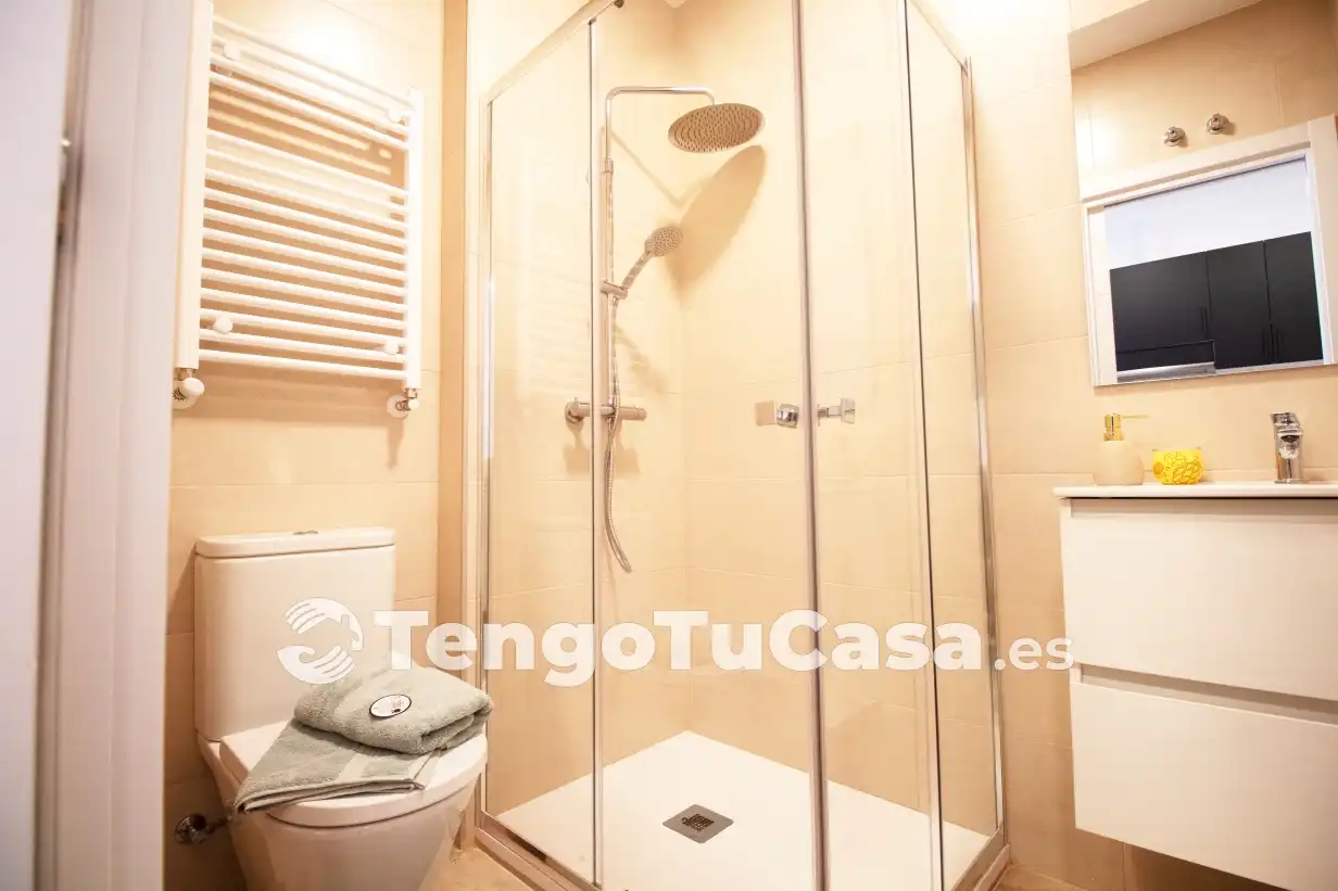 Baño de Piso en venta en Madrid con Aire acondicionado, Calefacción y Amueblado