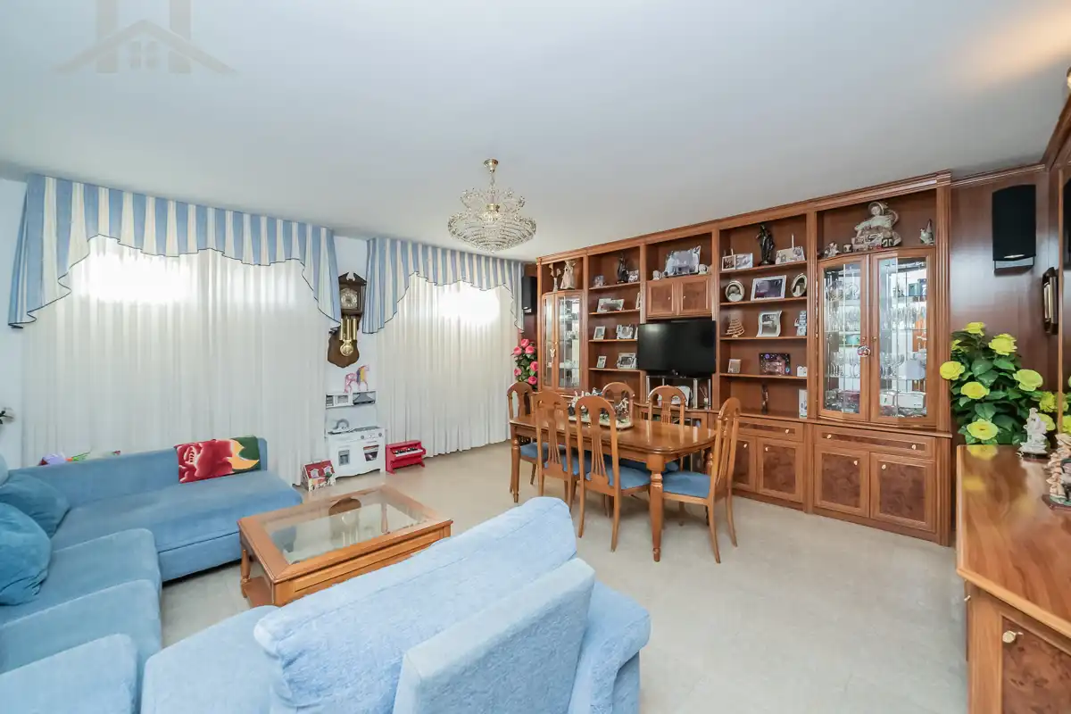 Sala d'estar de Casa o xalet en venda en San Sebastián de los Reyes amb Calefacció, Jardí privat i Piscina