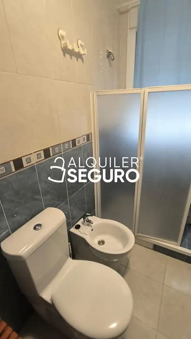 Bathroom of Flat for rent in Gelves  with Furnished