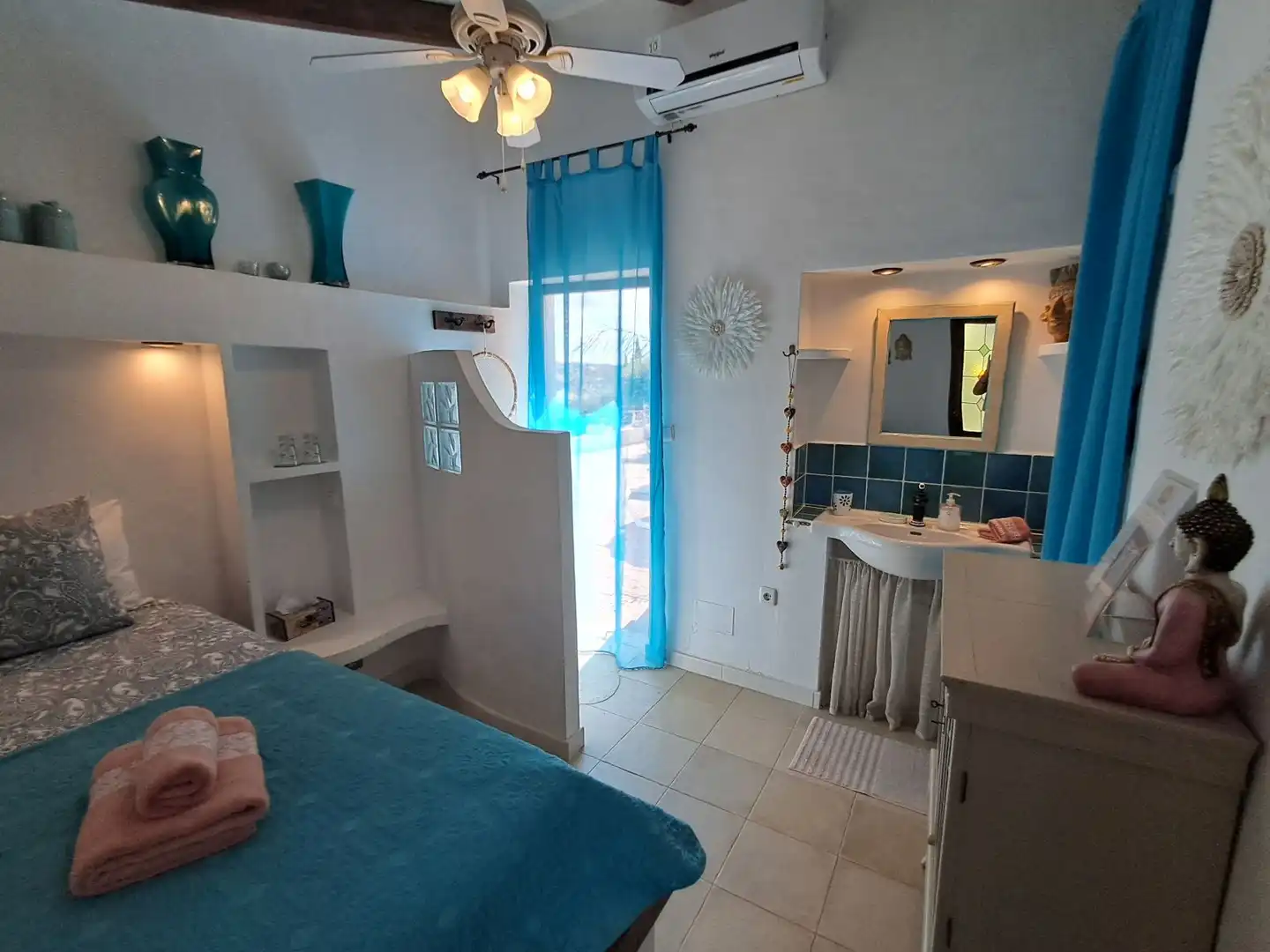 Bedroom of Country homes for sale in Villanueva de la Concepción  with Air Conditioner, Heating and Private garden