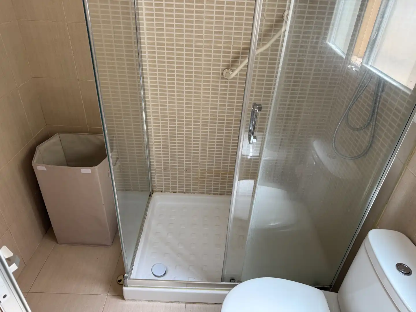 Bathroom of Flat for sale in Valencia  with Air Conditioner and Storage room