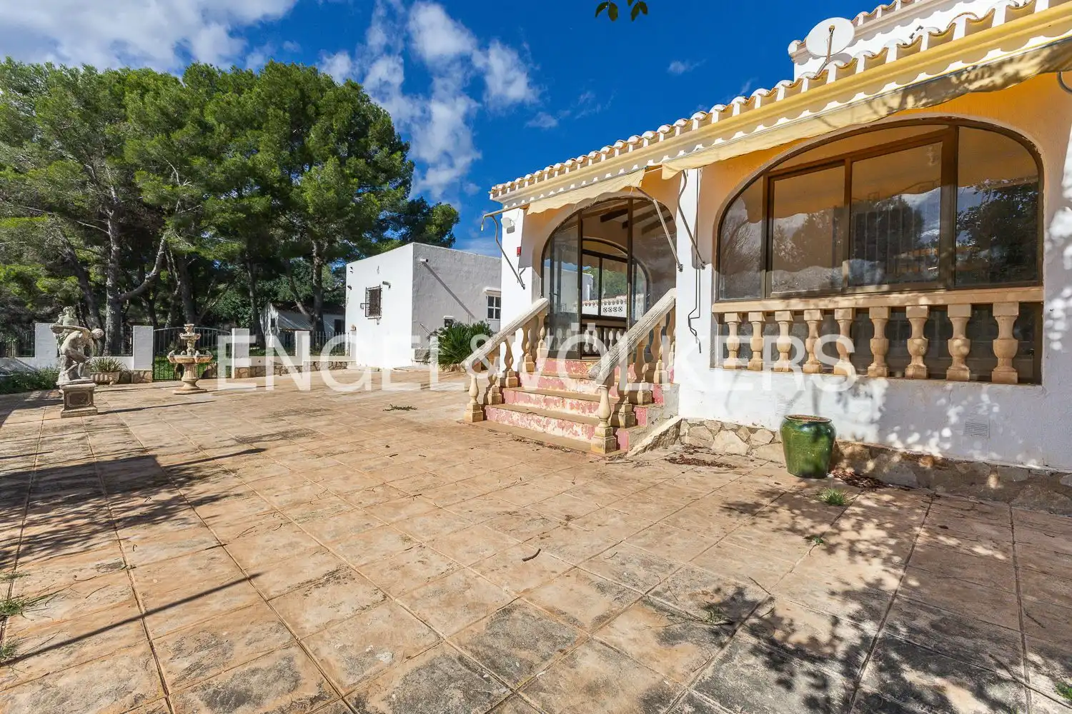Vista exterior de Casa o chalet en venta en Dénia con Calefacción, Jardín privado y Parquet