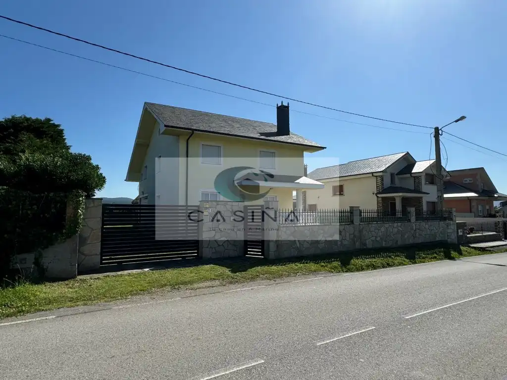 Casa en venda a Rua Praia Remior