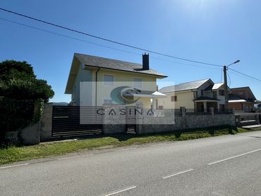 Casa en venda a Rua Praia Remior