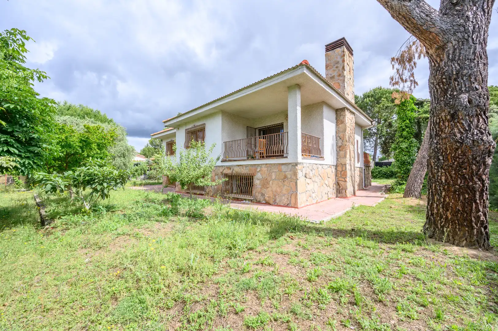 Vista exterior de Casa o xalet en venda en Villaviciosa de Odón amb Aire condicionat, Calefacció i Jardí privat