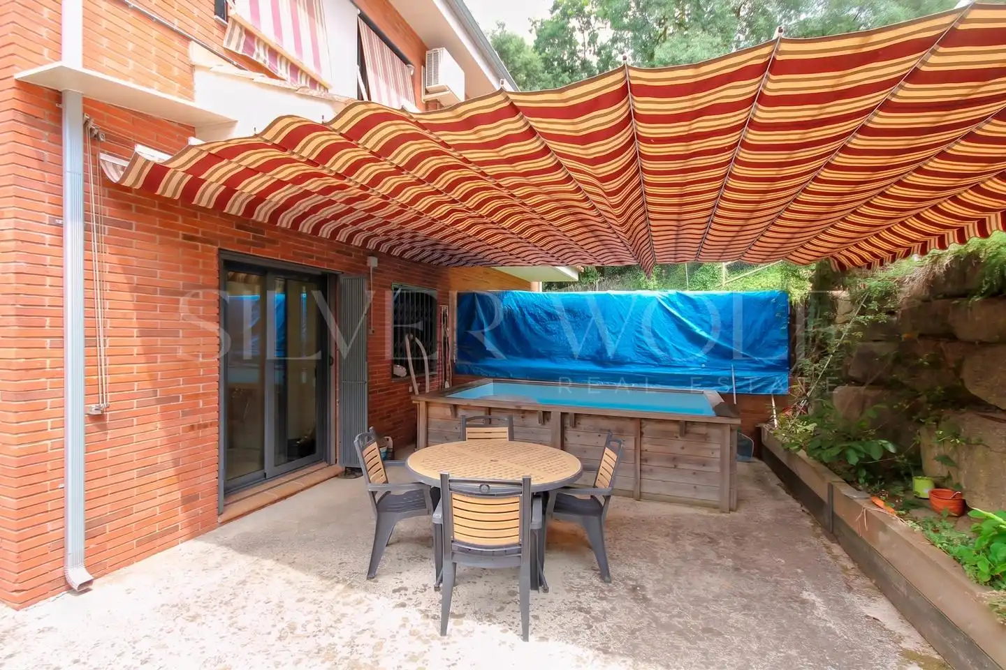 Casa pareada con piscina en venta en De Barcelona, imagen 2