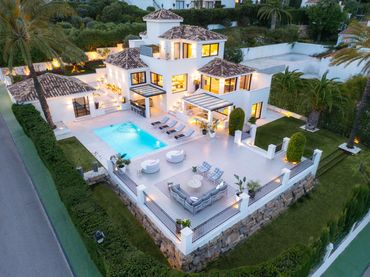 Casa amb balcó en venda a Nueva Andalucía