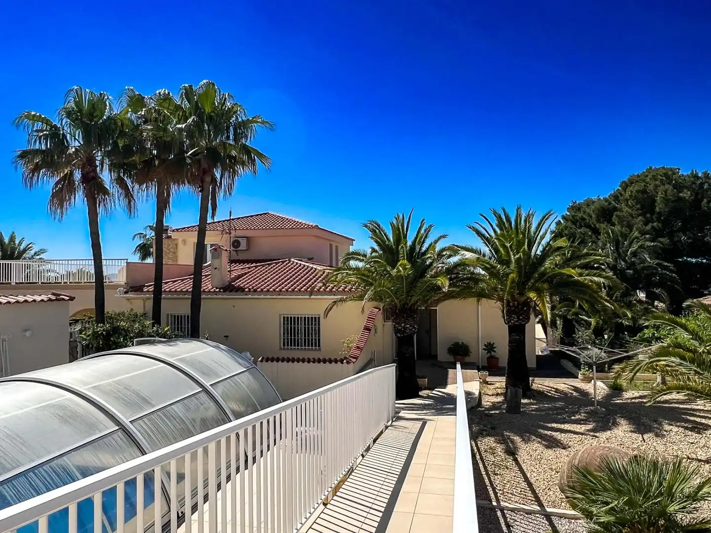 Vista exterior de Casa o chalet en venta en La Nucia con Aire acondicionado, Calefacción y Jardín privado