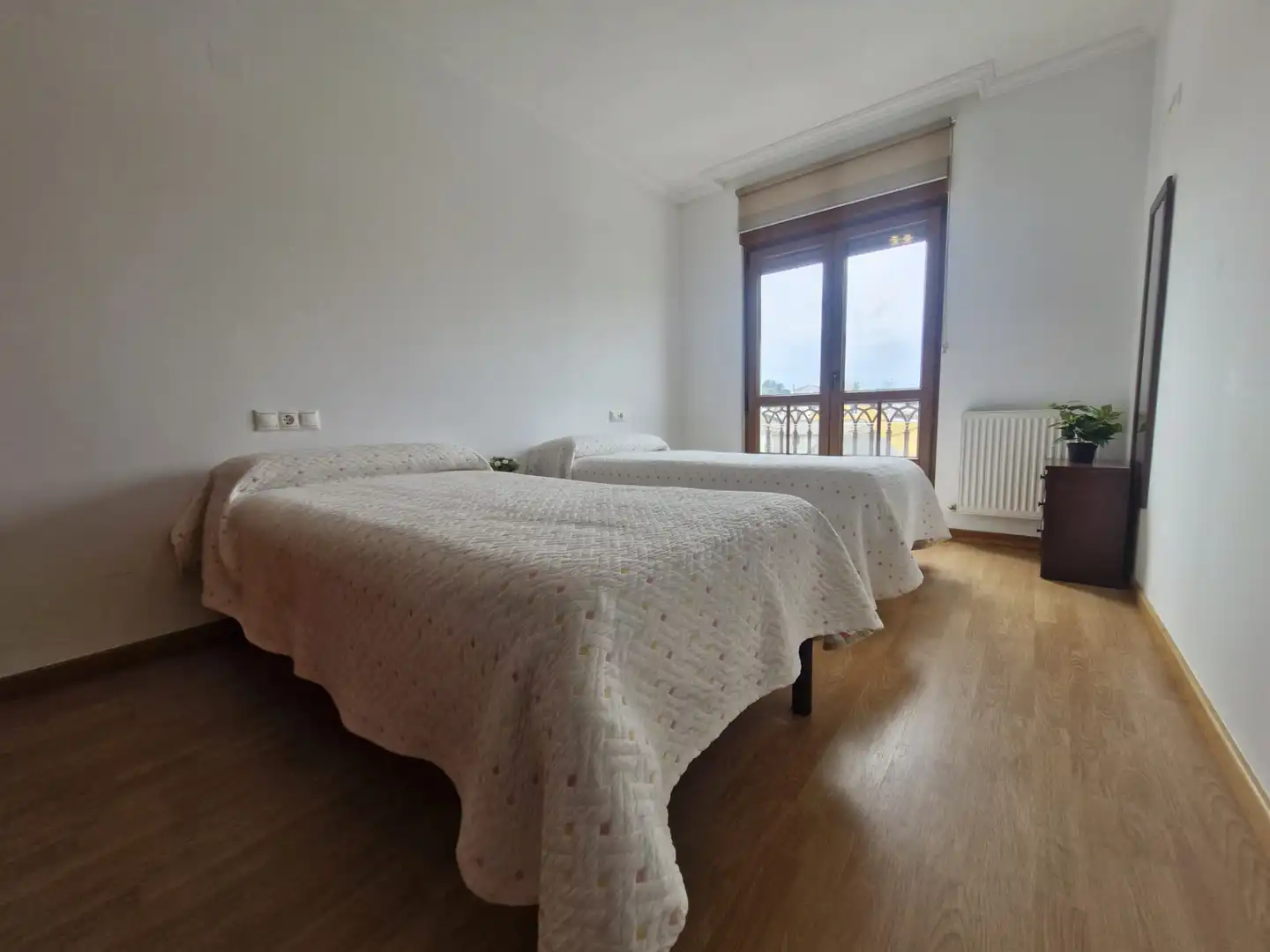 Schlafzimmer von Wohnung zum Verkauf in Foz mit Heizung, Abstellraum und Möbliert