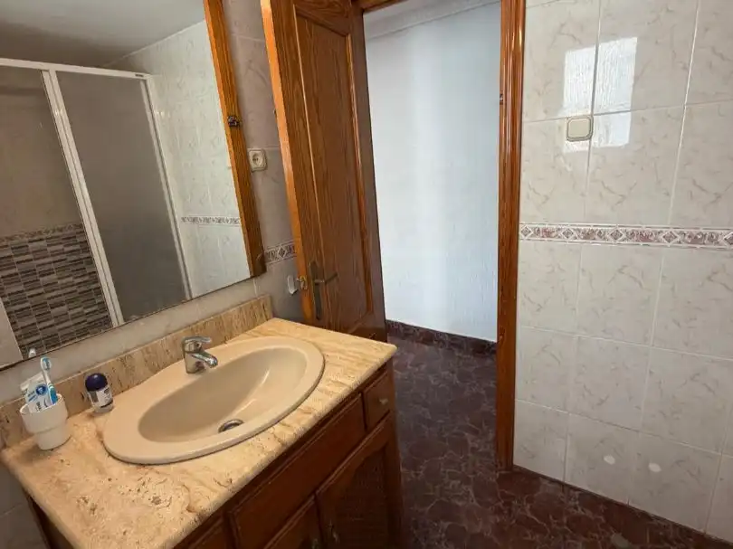 Bathroom of Flat for share in Nueva Andalucía
