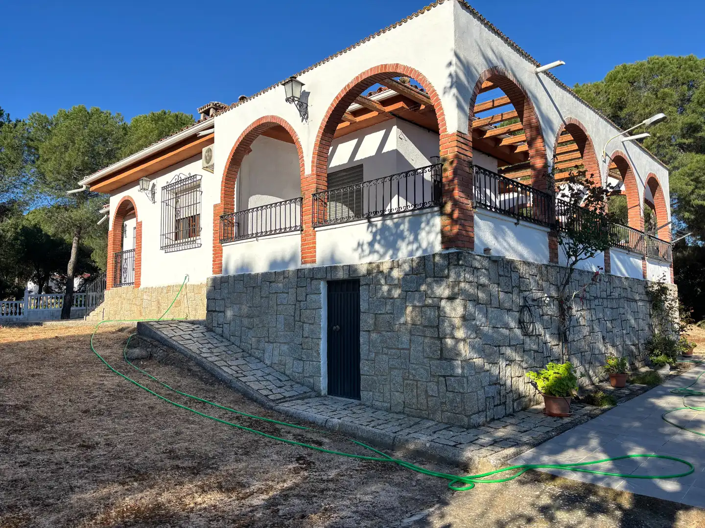 Vista exterior de Finca rústica en venta en Andújar con Aire acondicionado, Terraza y Piscina