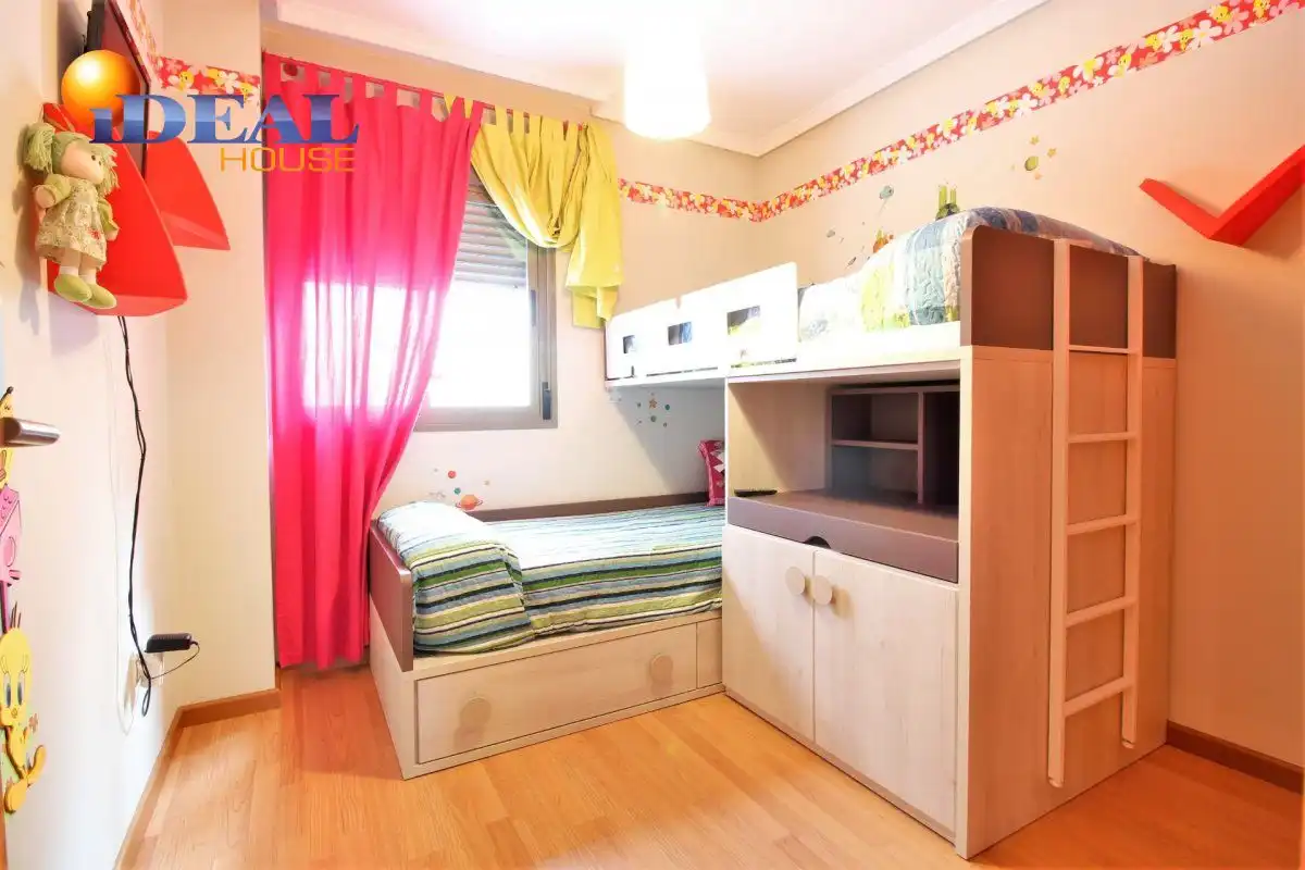 Bedroom of Flat for rent in Maracena  with Heating, Terrace and Furnished