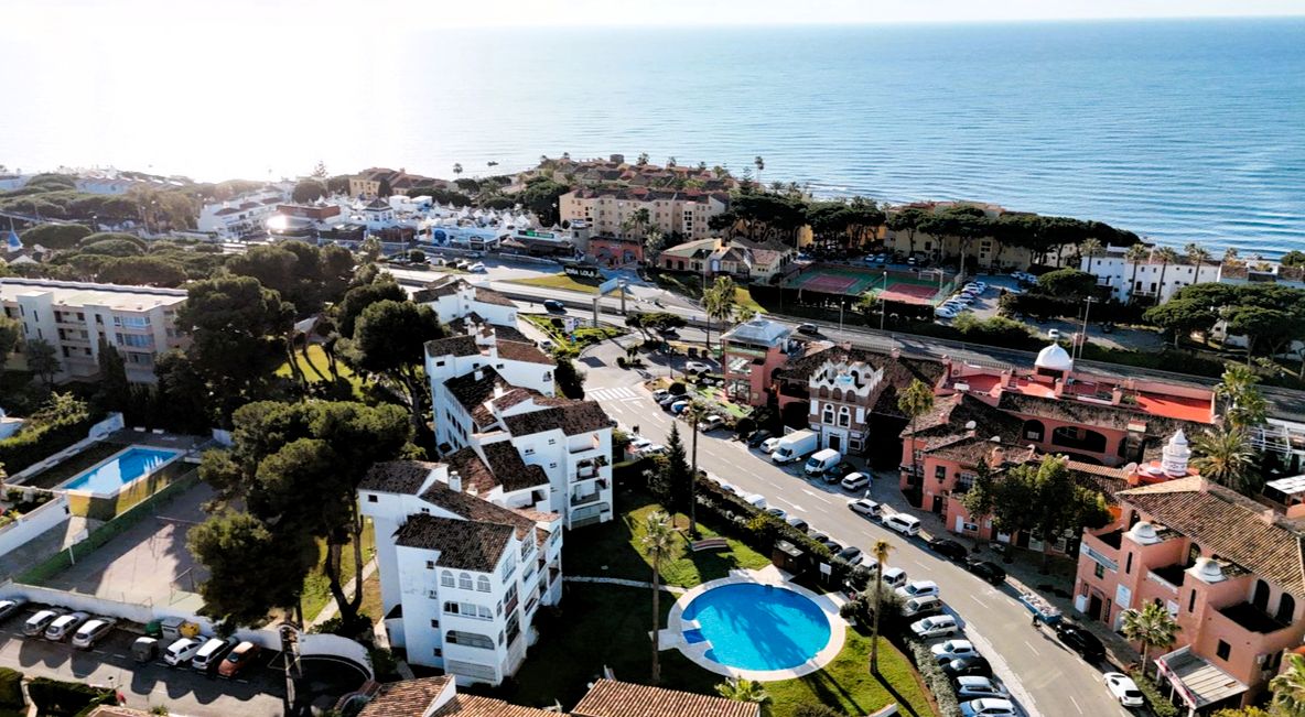 Vista exterior de Estudi en venda en Mijas amb Aire condicionat, Terrassa i Moblat