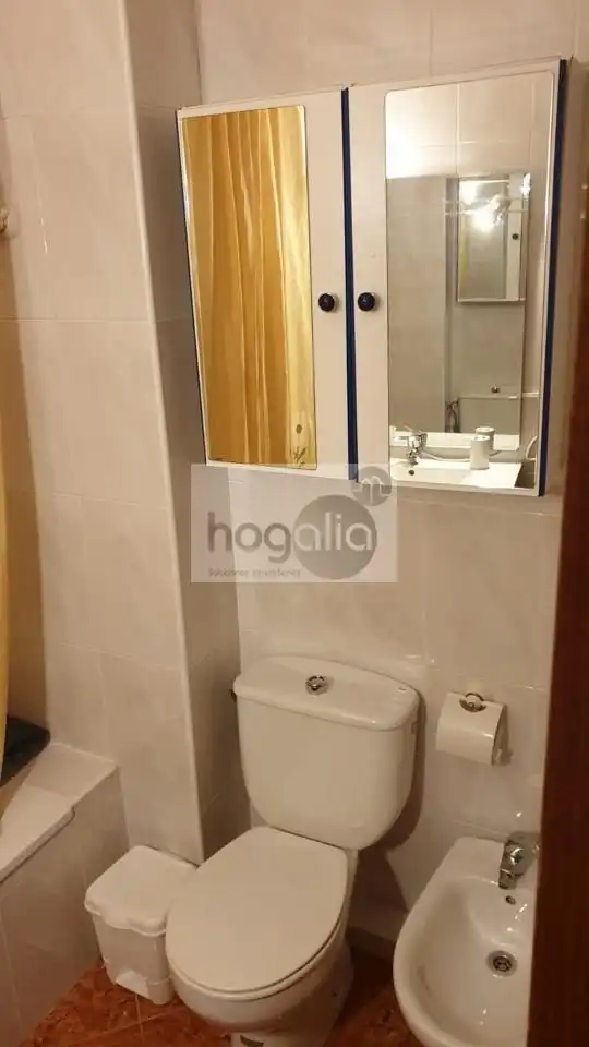 Badezimmer von Wohnung zur Miete in Sevilla mit Klimaanlage und Möbliert