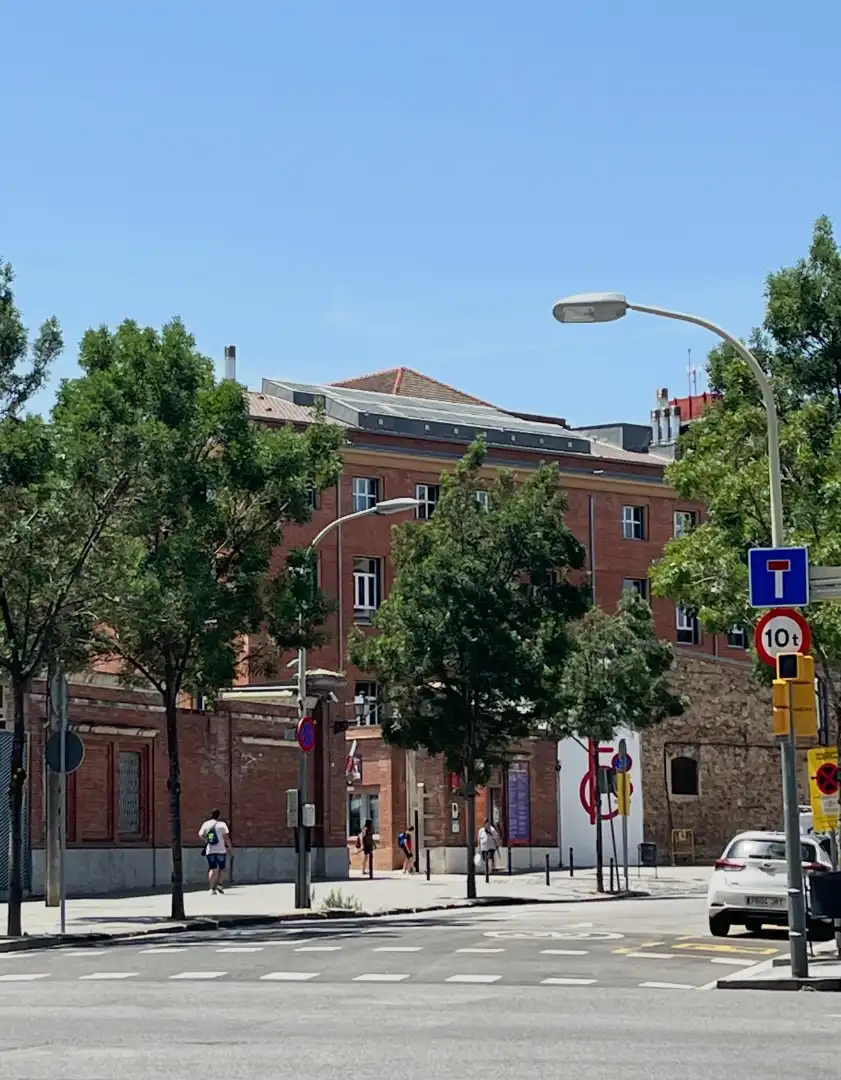 Vista exterior de Pis en venda en Barcelona amb Forn i Balcó