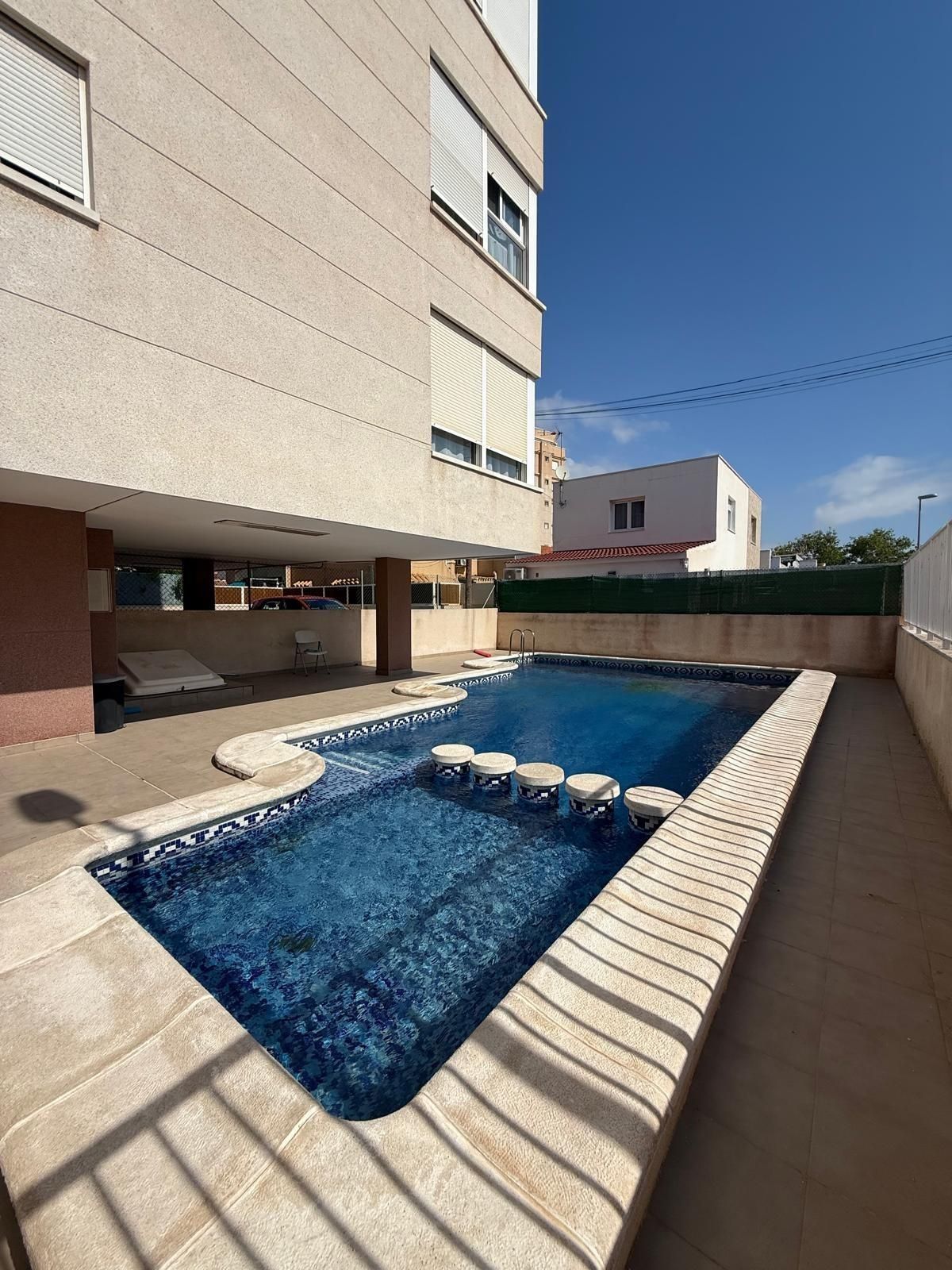 Piscina de Apartament en venda en Torrevieja amb Balcó i Piscina comunitària
