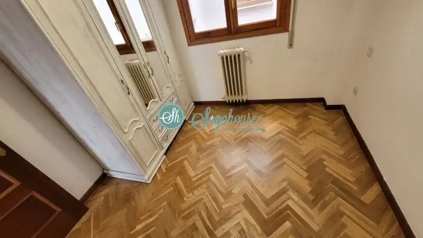 Bedroom of Flat for rent in Segovia  with Heating, Parquet flooring and Terrace