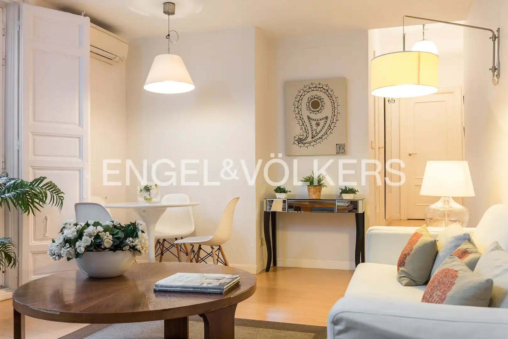Living room of Flat for rent in Madrid  with Air Conditioner, Heating and Furnished