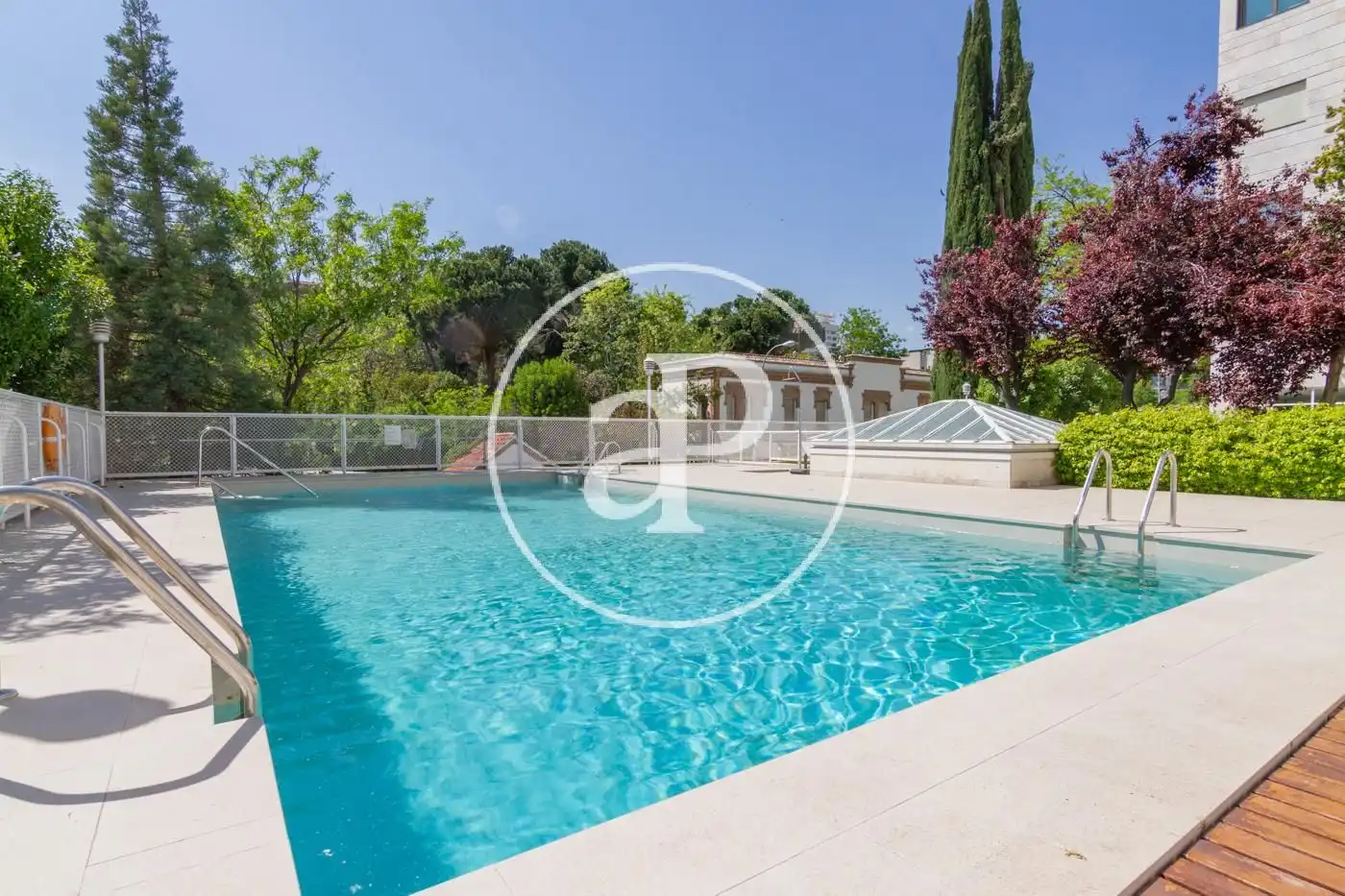 Piscina de Piso de alquiler en Madrid con Aire acondicionado, Calefacción y Jardín privado
