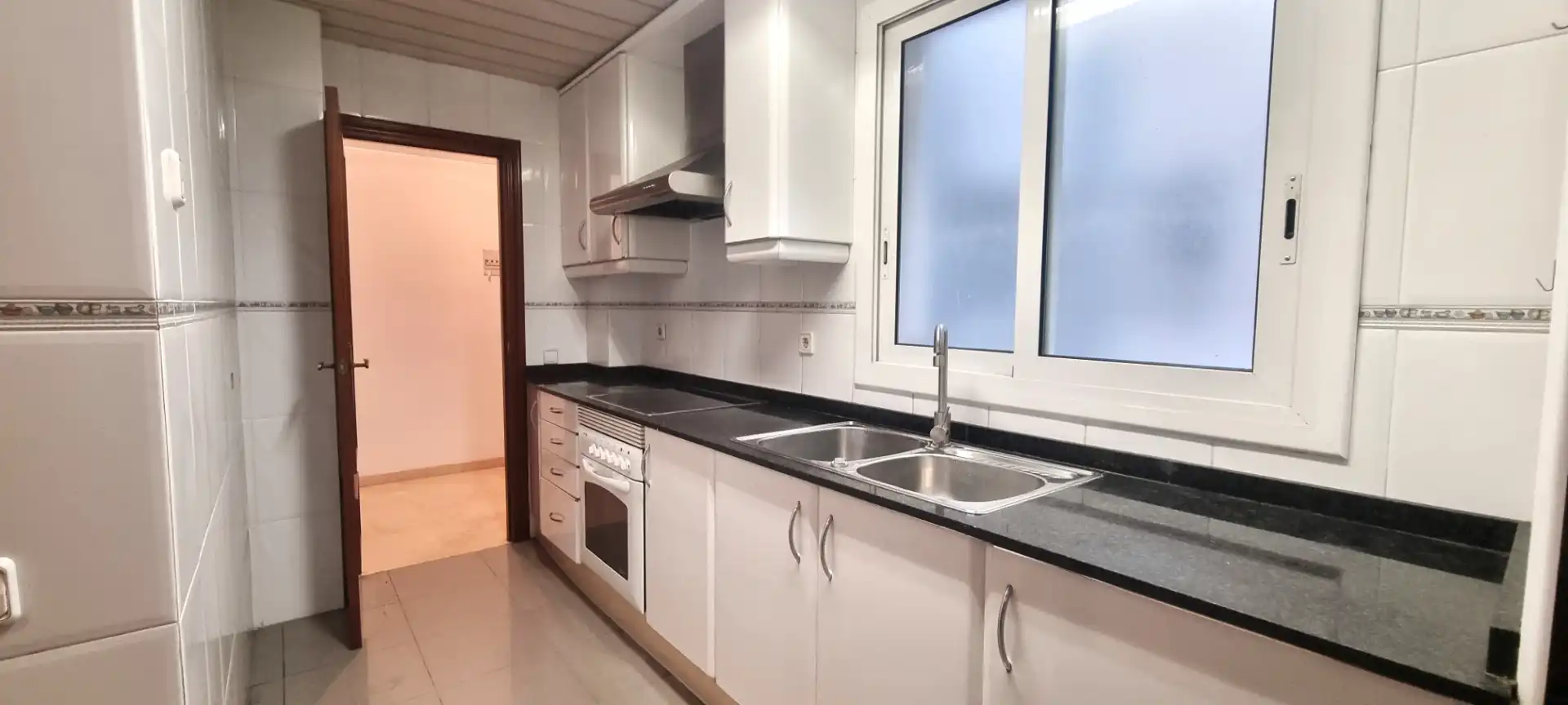 Cuina de Pis en venda en Badalona amb Traster, Forn i Balcó