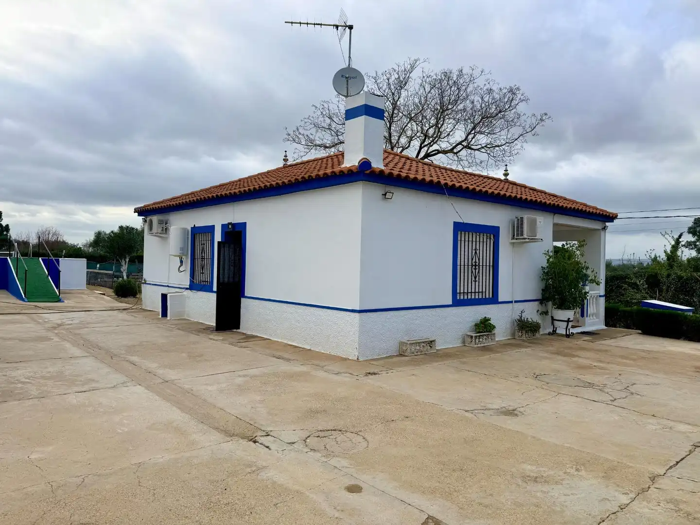Vista exterior de Casa o chalet en venta en Carmona con Aire acondicionado, Jardín privado y Trastero
