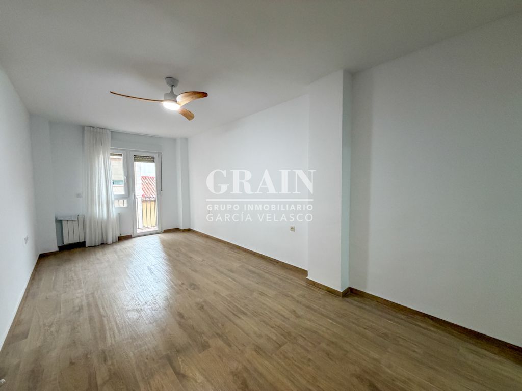 Dormitori de Pis de lloguer en  Albacete Capital amb Aire condicionat, Calefacció i Balcó