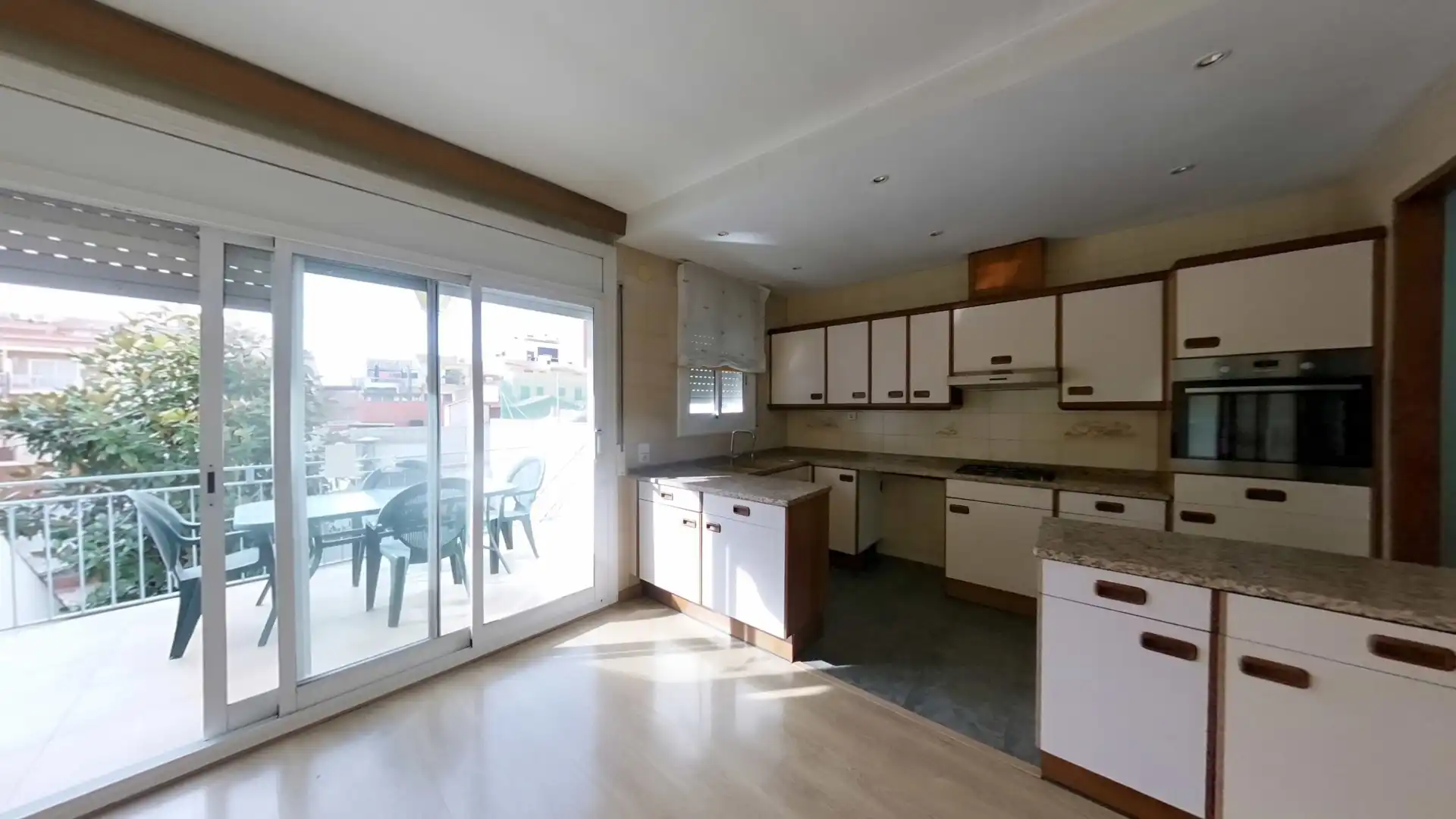Cocina de Casa adosada en venta en Sabadell con Aire acondicionado, Calefacción y Jardín privado