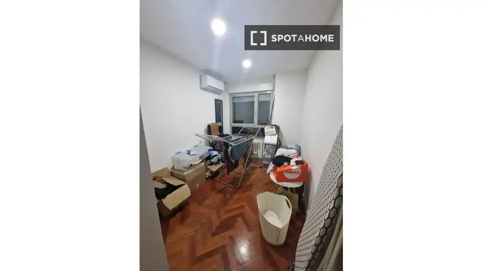 Flat for rent in Madrid  with Air Conditioner, Heating and Furnished