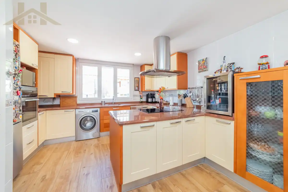 Casa adosada en venta en Altos del Olivar - El Caracol