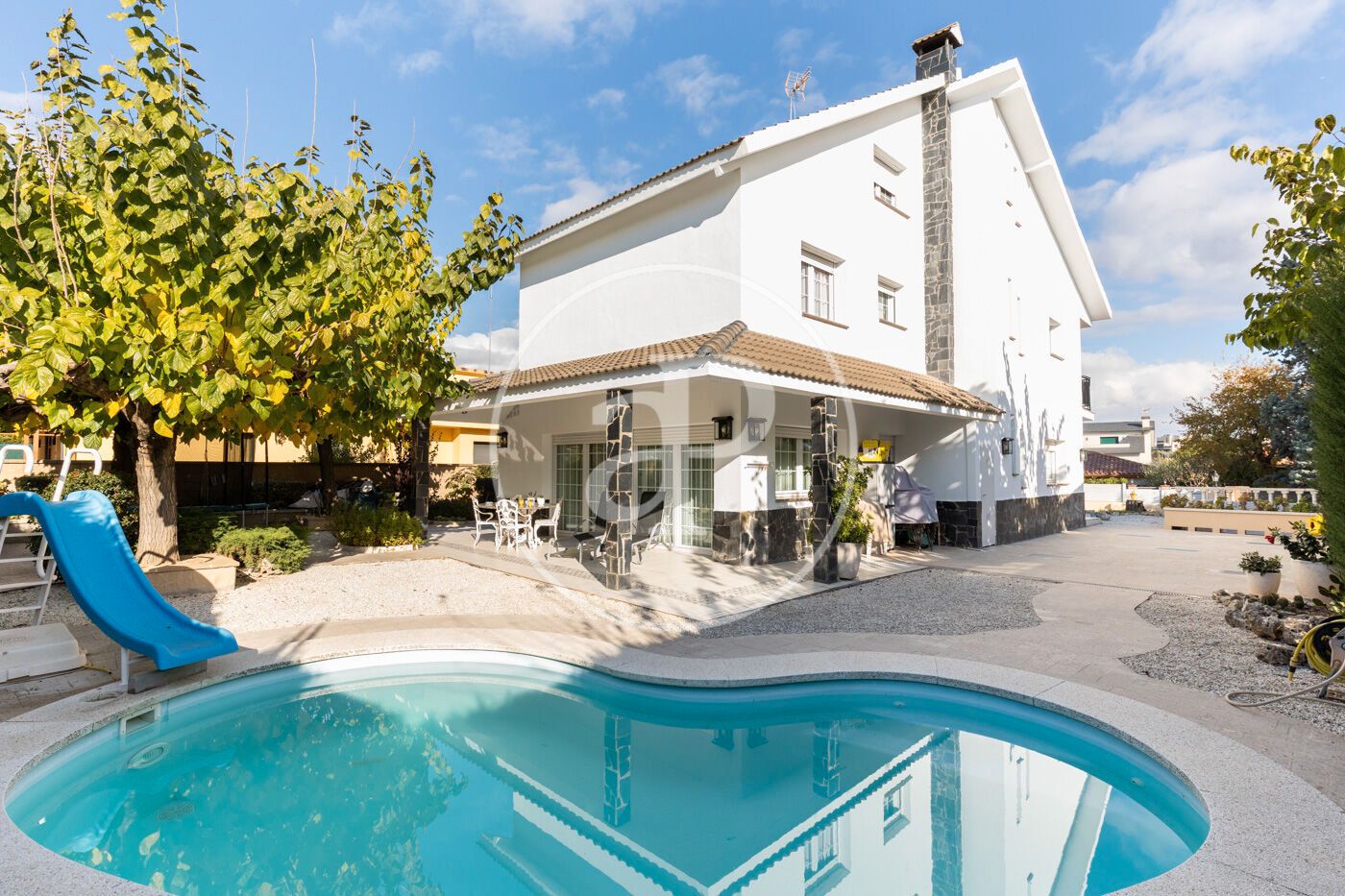 Vista exterior de Casa o xalet en venda en Sabadell amb Aire condicionat, Calefacció i Jardí privat