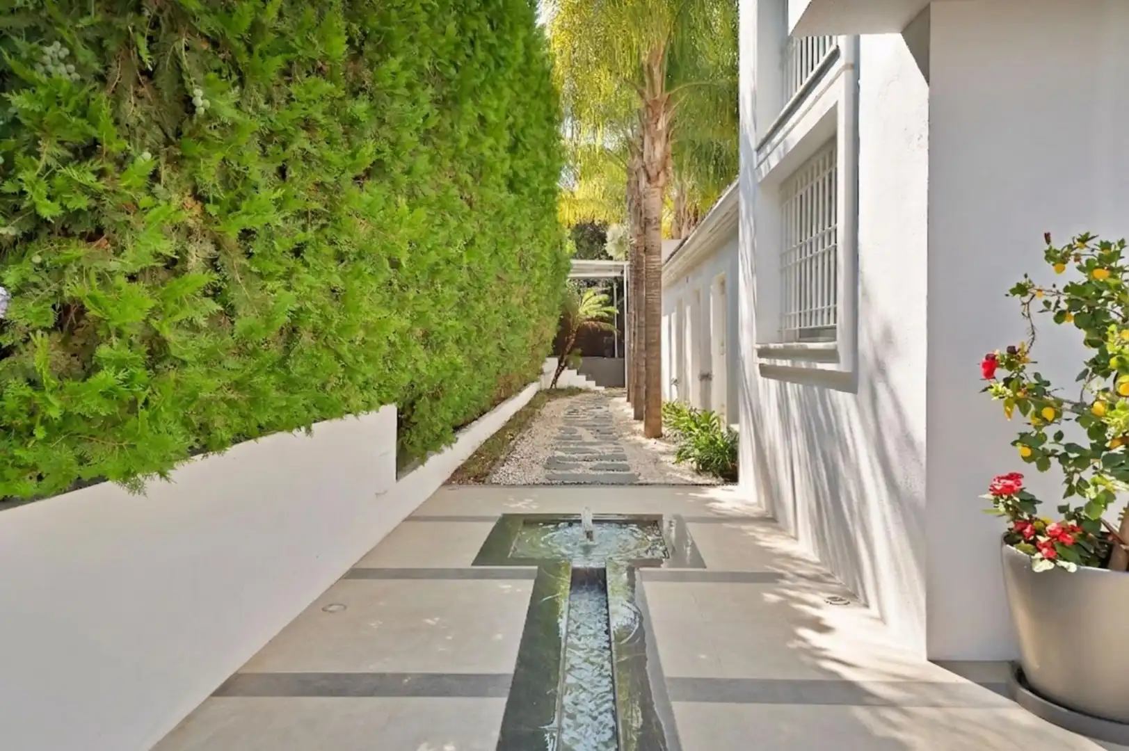 Vista exterior de Casa o chalet en venta en Marbella con Calefacción, Jardín privado y Terraza