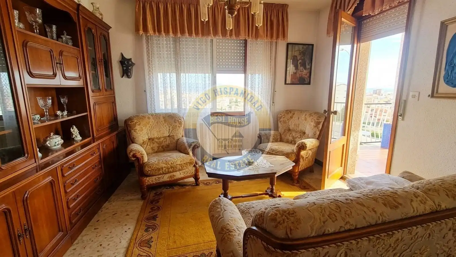 Sala d'estar de Casa o xalet en venda en Vigo  amb Calefacció, Traster i Moblat