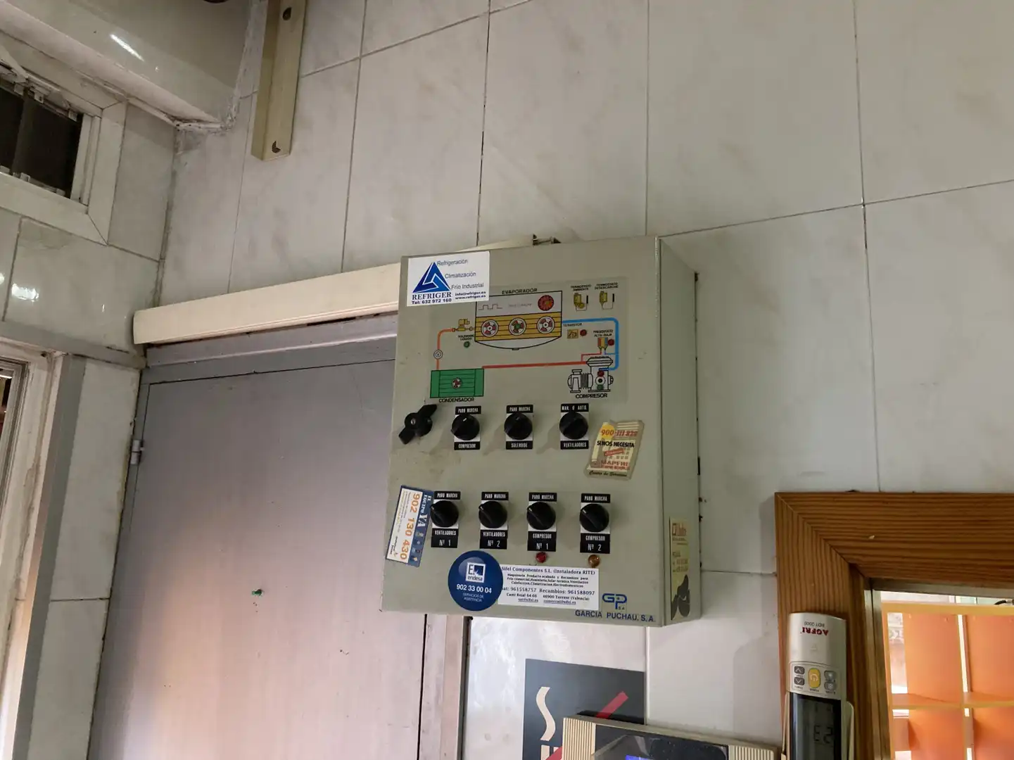 Commercial properties for rent in Torrent  with Air Conditioner