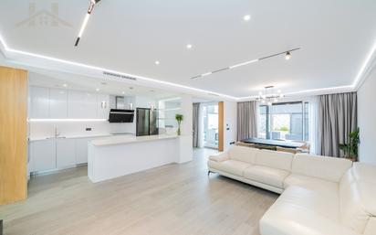 Living room of Single-family semi-detached for sale in Boadilla del Monte  with Air Conditioner, Heating and Private garden